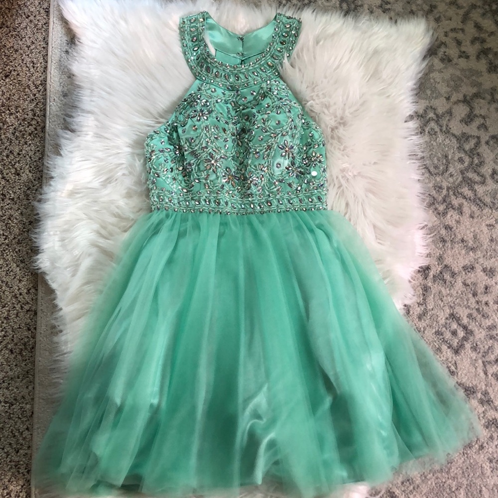 Glitz stones diamond halter top intricate back full tulle skirt beading formal✨